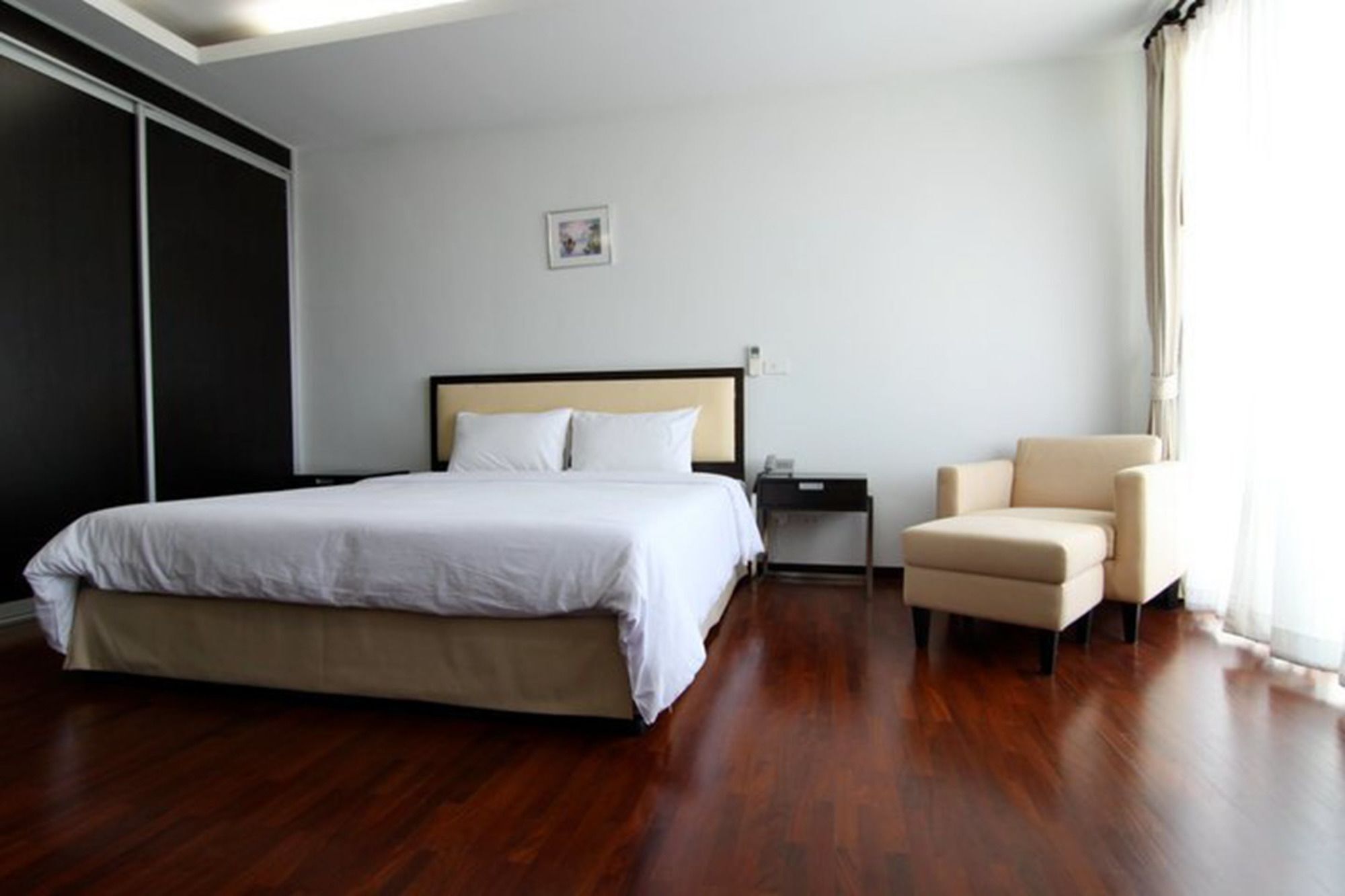 The Park 304 Executive Serviced Apartment Si Maha Phot Eksteriør bilde